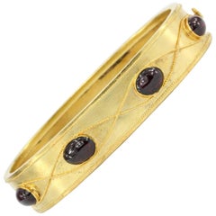 Victorian 15 Karat Gold Garnet Carbuncle Bangle Bracelet, circa 1870