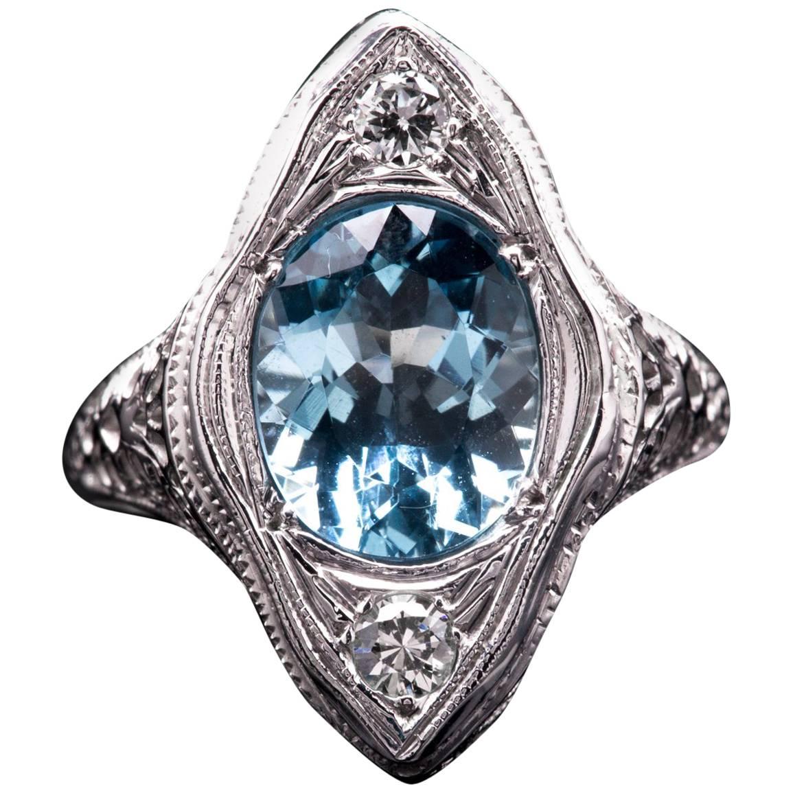 Art Deco Aquamarine and Diamond Filigree Ring in 18 Karat White Gold For Sale