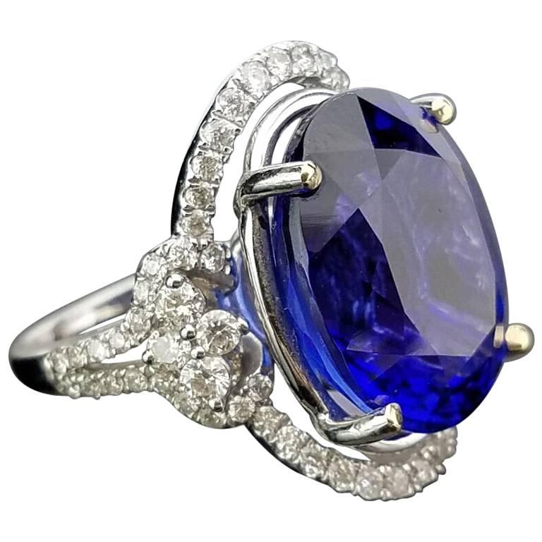Oval Tanzanite and Diamond Cocktail Ring For Sale