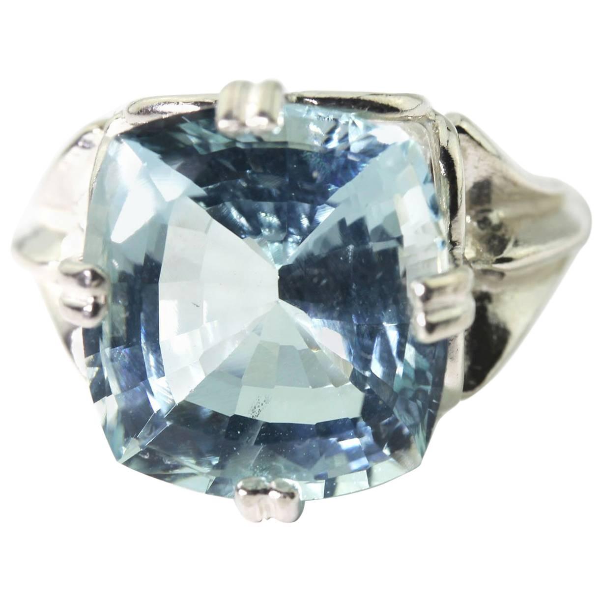 9.85 Carat Spectacular Glittering Blue Aquamarine Sterling Silver Party Ring