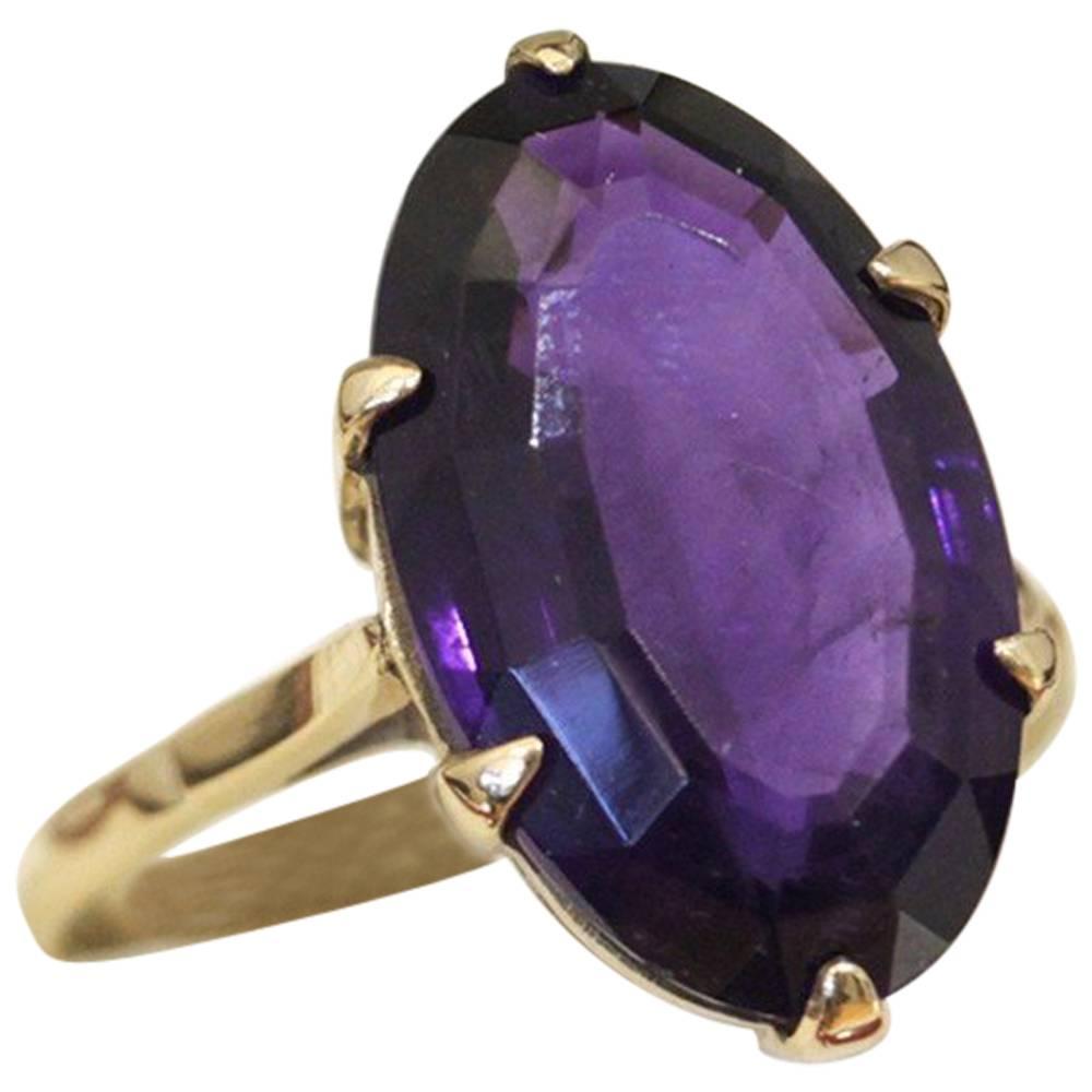 Vintage Large Oval Cut Natural Amethyst Yellow Gold Cocktail Ring For Sale