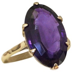 Vintage Large Oval Cut Natural Amethyst Yellow Gold Cocktail Ring
