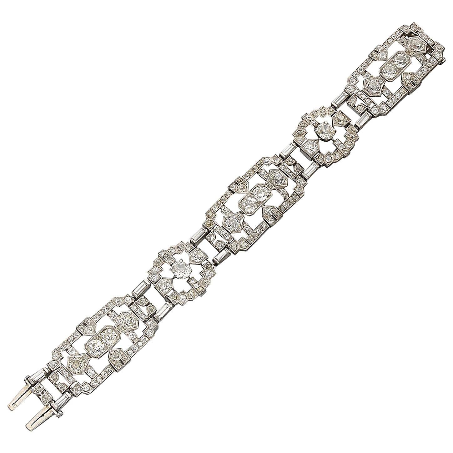 1925 French Art Deco Diamond and Platinum Bracelet