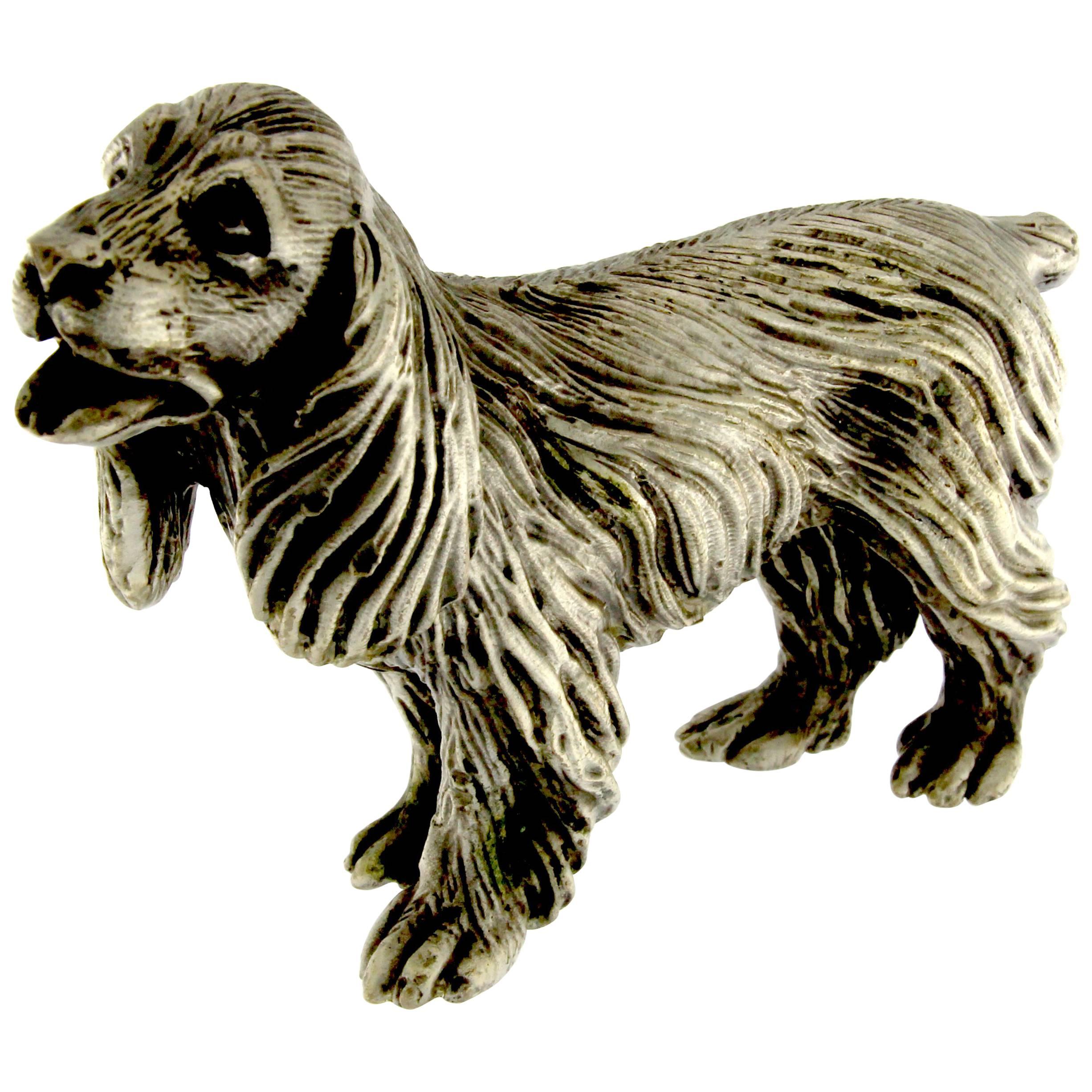 Sculpture de coq en argent avec chien