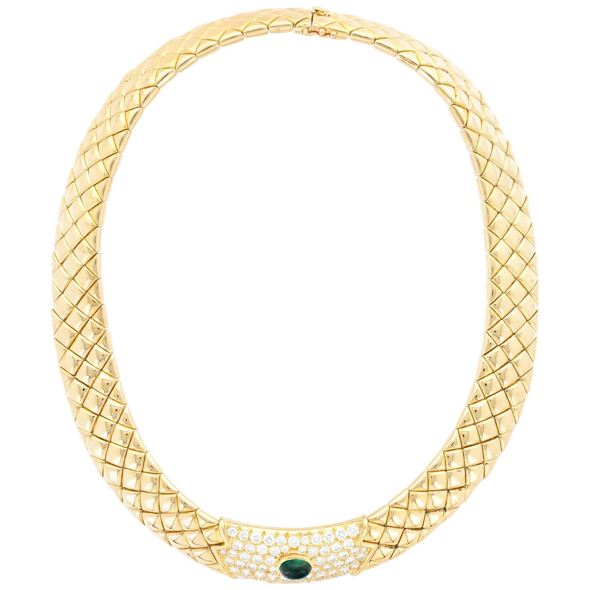 Van Cleef & Arpels Paris Diamond Emerald Matelasse Gold Necklace For Sale