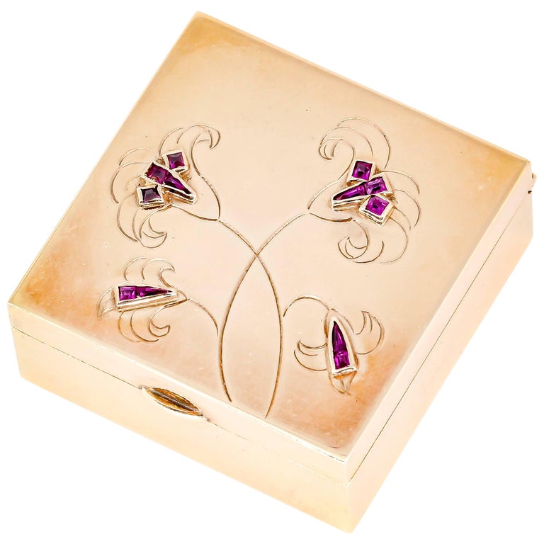 Van Cleef and Arpels Ruby and Rose Gold Pill Box at 1stDibs van cleef box