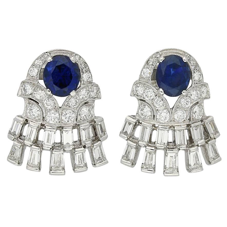 Boucles d'oreilles saphir et diamant des années 1960 en vente