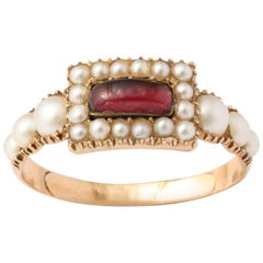 Anillo de perlas naturales y granate Época victoriana c. 1860