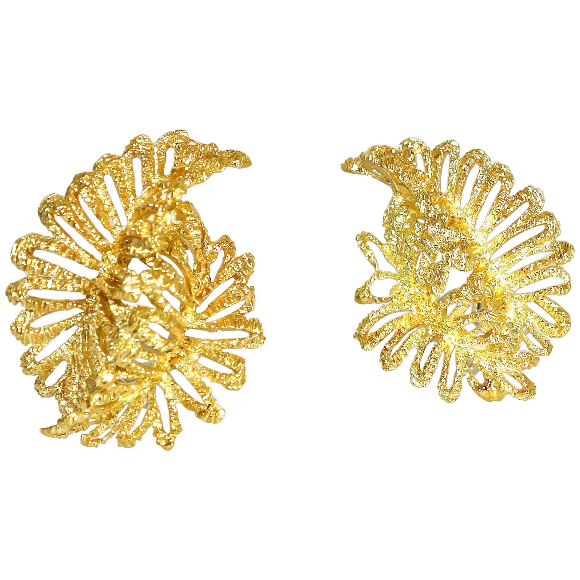 18 Karat Gold Stylized Leaf Motif Earrings