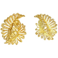 18 Karat Gold Stylized Leaf Motif Earrings
