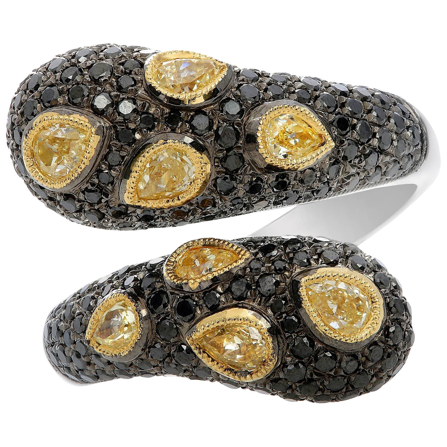 Black Diamond and Yellow Diamond Ring in White and Yellow Gold For Sale