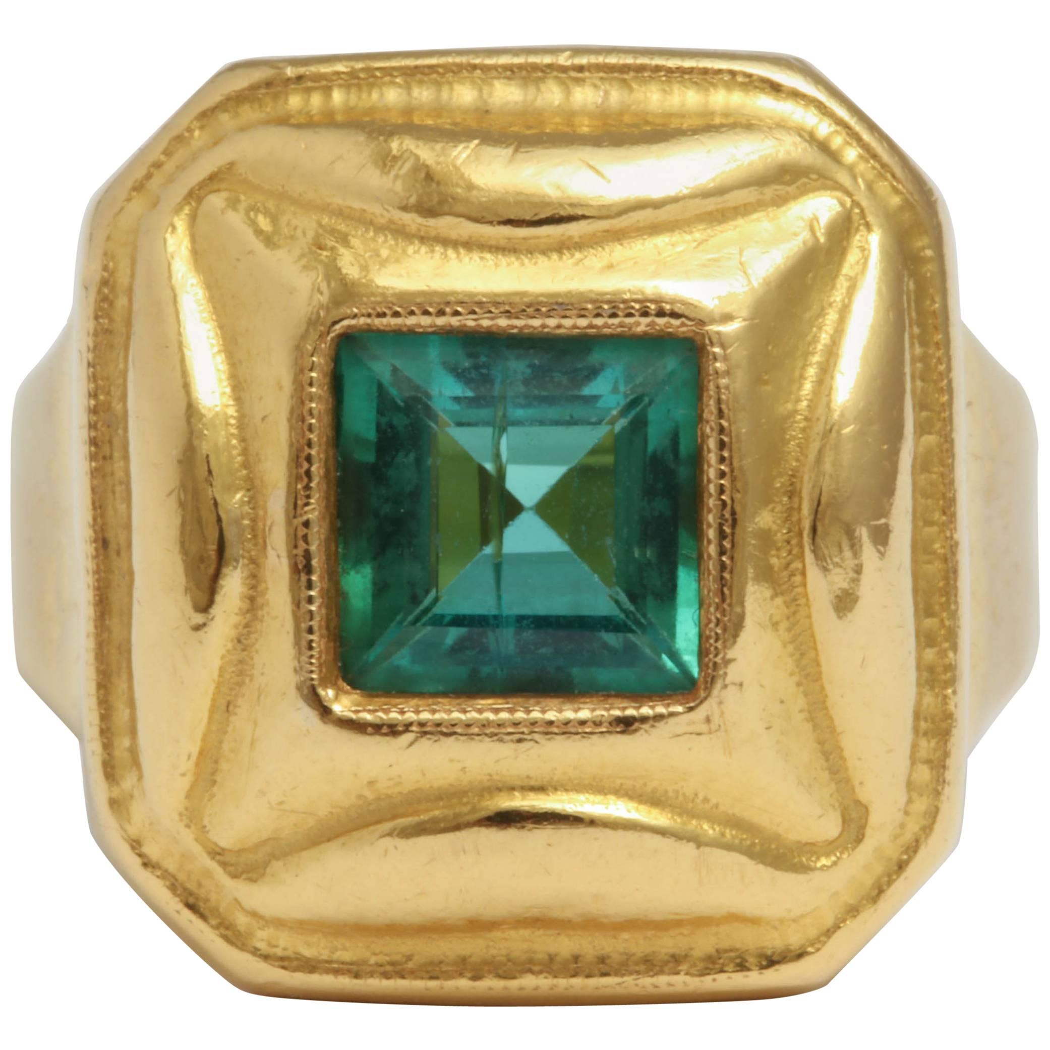 Emerald in Bold Square Mounting For Sale