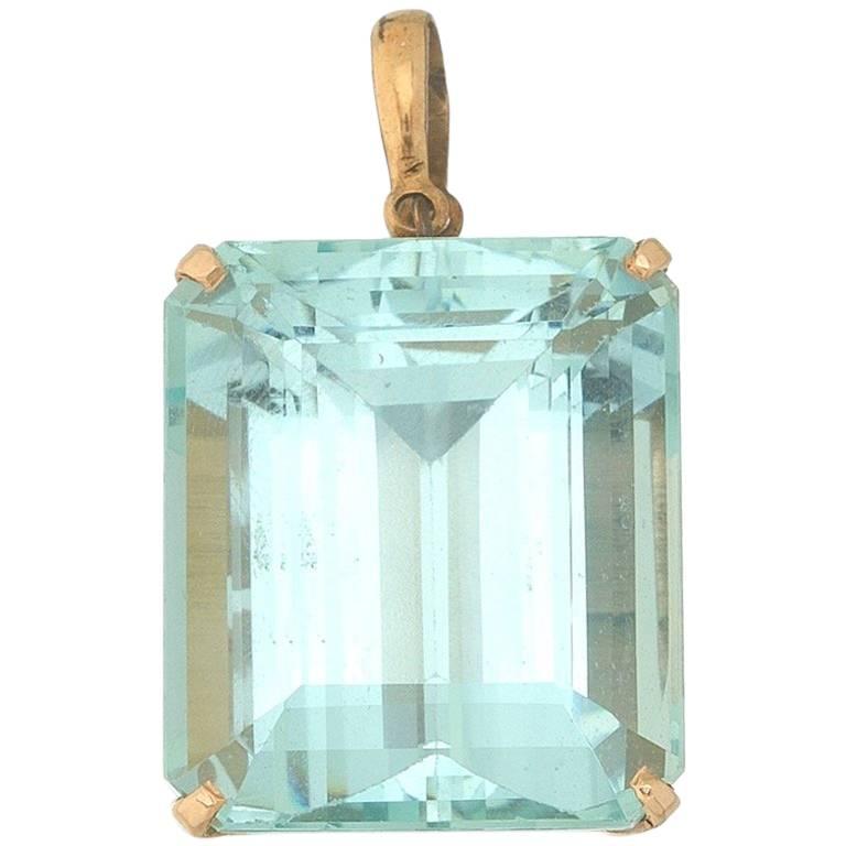 Art Deco VS Clarity Emerald Cut 39 Carat Aquamarine 14 Karat Gold Pendant