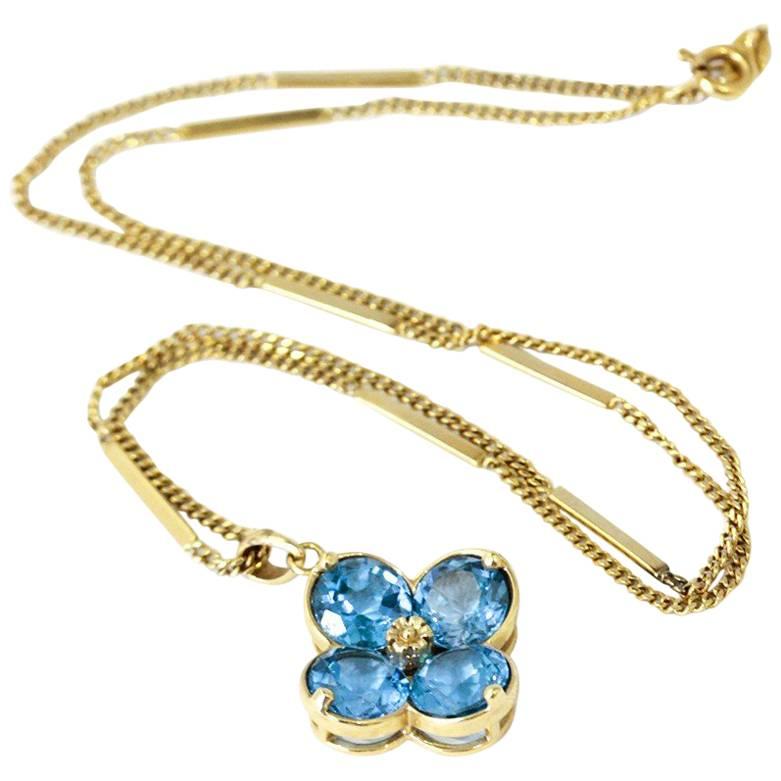 Vintage London Blue Topaz Flower Shaped Pendant Chain Necklace For Sale