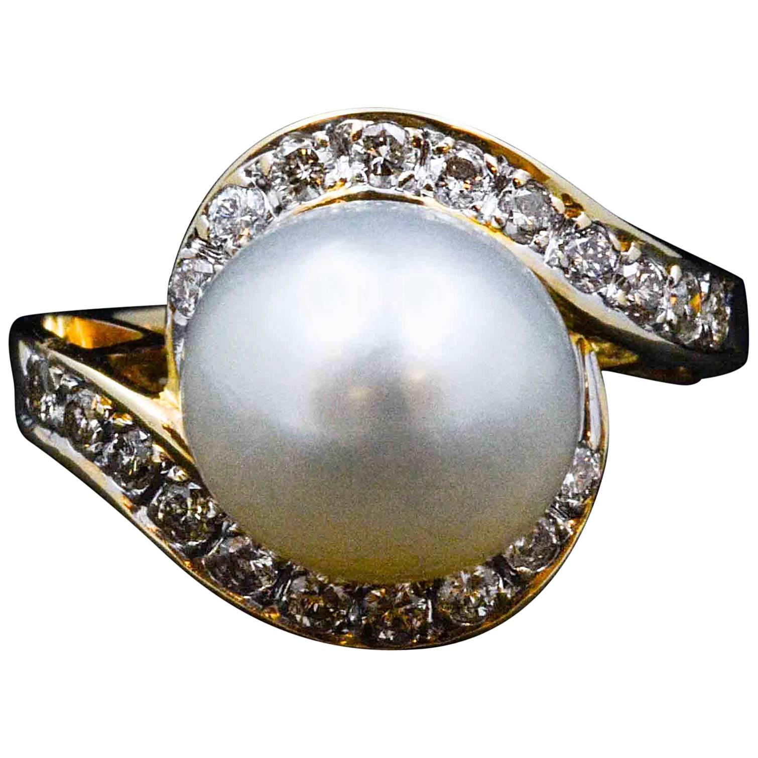 14 Karat Gold Pearl Diamond Ring