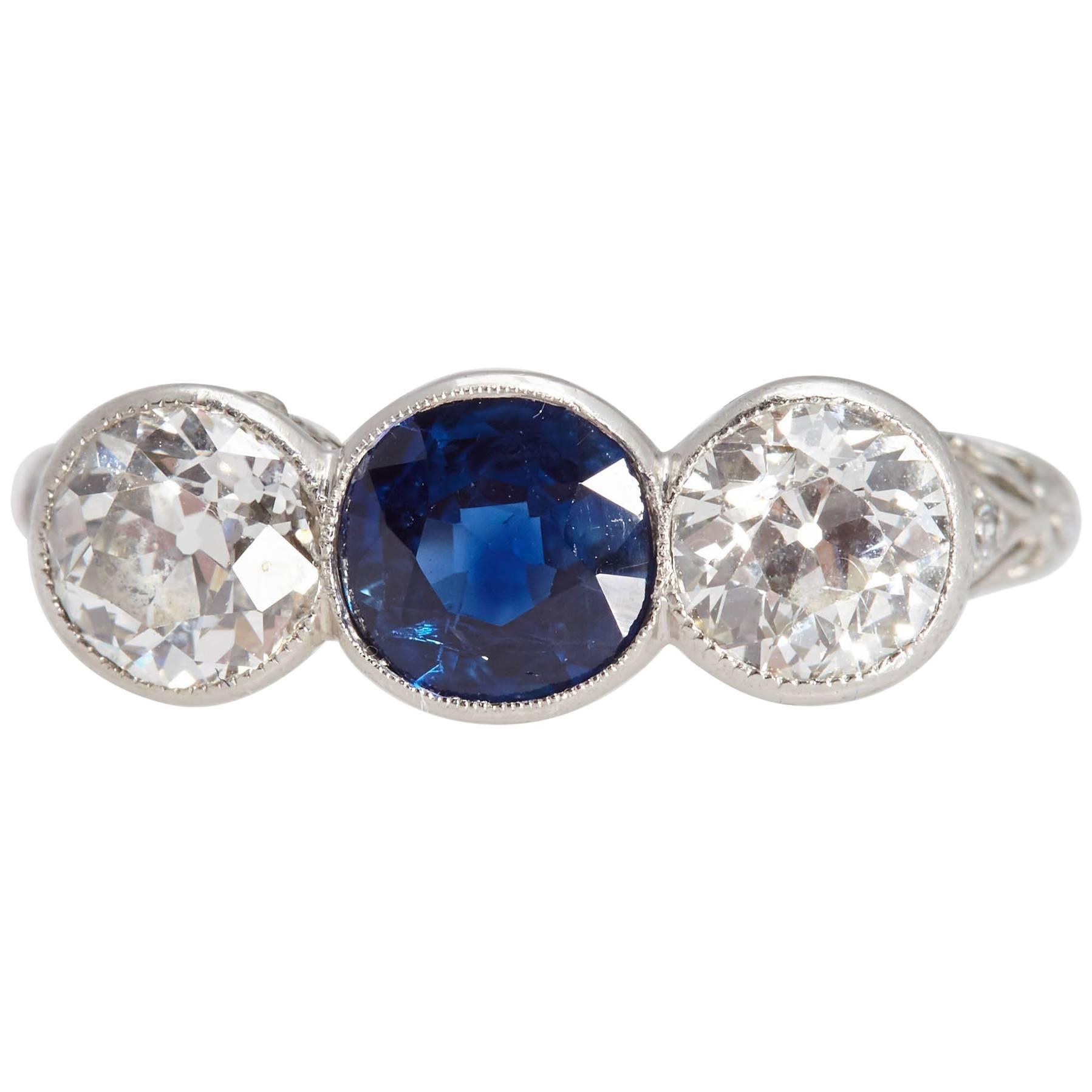 Edwardian Sapphire and Diamond Three-Stone Platinum Ring, circa 1910 For Sale