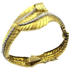 Diamond Leaf Hinged 18 Karat Yellow Gold Bangle Bracelet