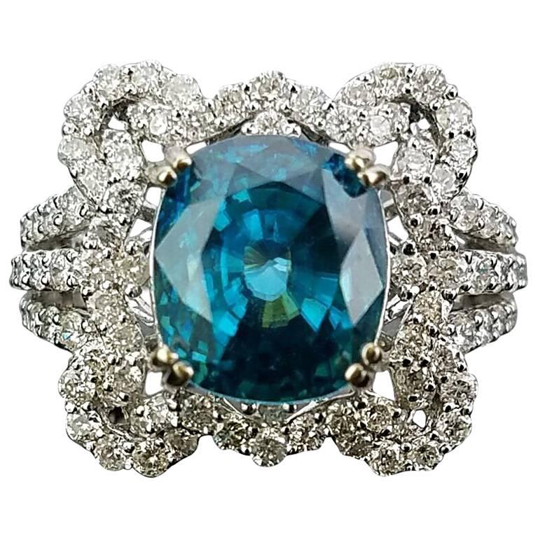 Oval Blue Zircon and Diamond 18 Karat White Gold Cocktail Ring For Sale