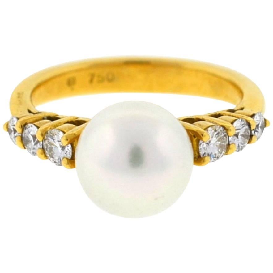 18 Karat Yellow Gold Mikimoto Pearl and Diamond Ladies Ring
