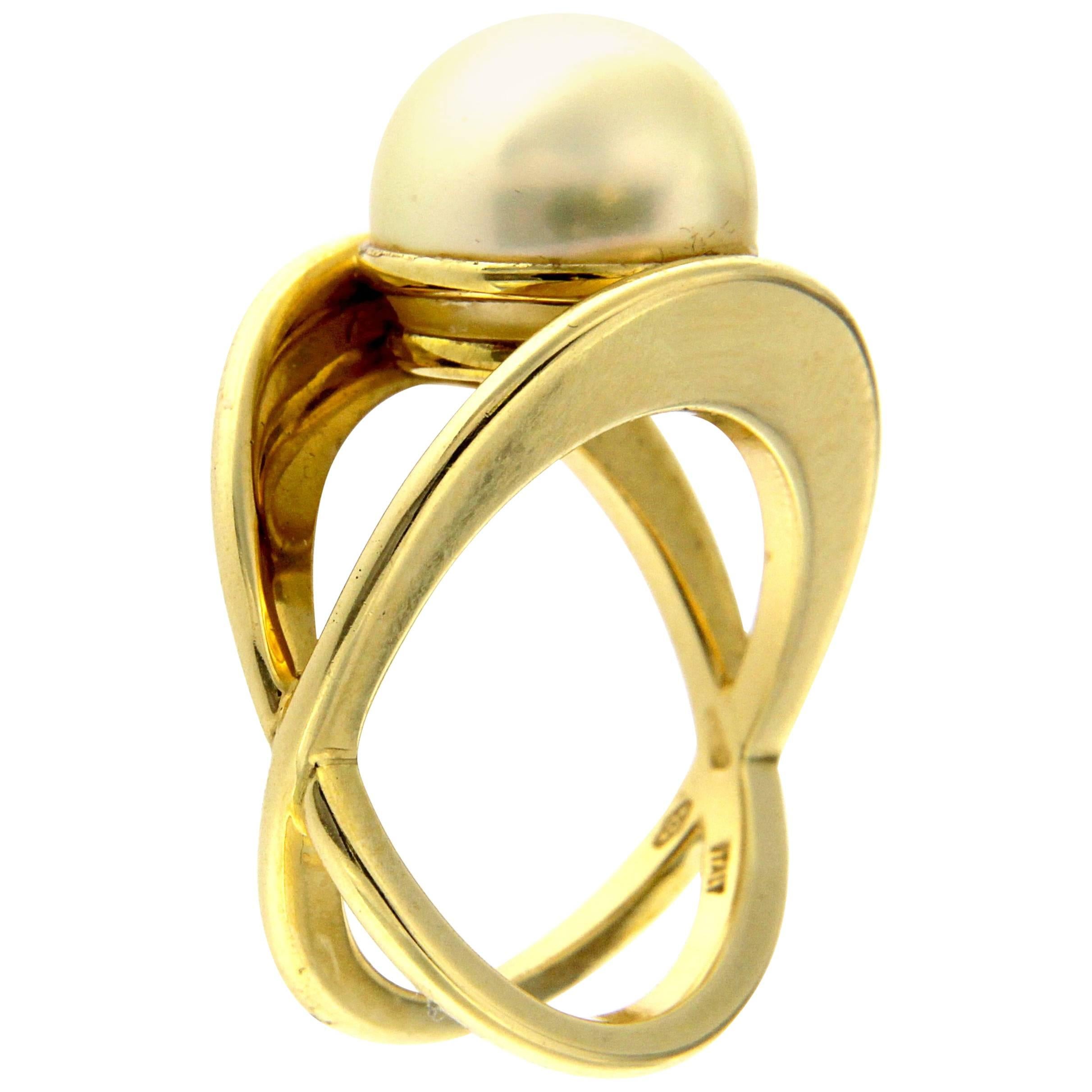Design Ring with Natural Pearl
