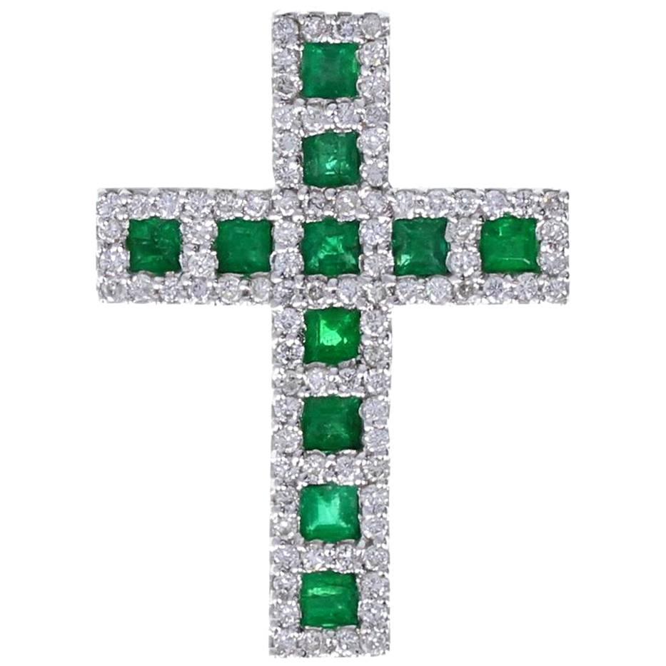 Modern 18 Carat White Gold Emerald Diamond Cross Pendant
