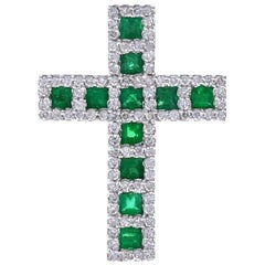 Modern 18 Carat White Gold Emerald Diamond Cross Pendant