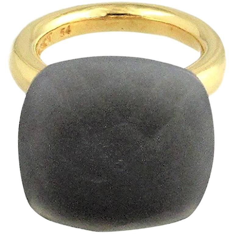 Series Les Voyages: ' To a Dream Planetoid ! ' Atelier Bonds. Limited Edition of 18.
Cushion-cut faceted light grey Moonstone displaying a sheen of light. Yellow gold circular band.
18ct French yellow gold plated.
Signed BELLESSORT
Available in