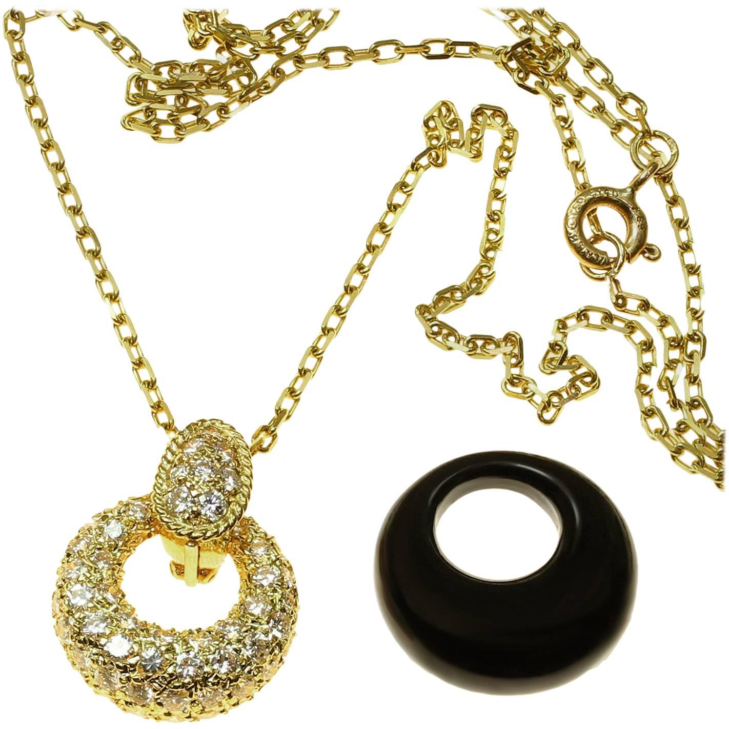 Van Cleef & Arpels Diamond Onyx 18 Karat Yellow Gold Pendant Necklace