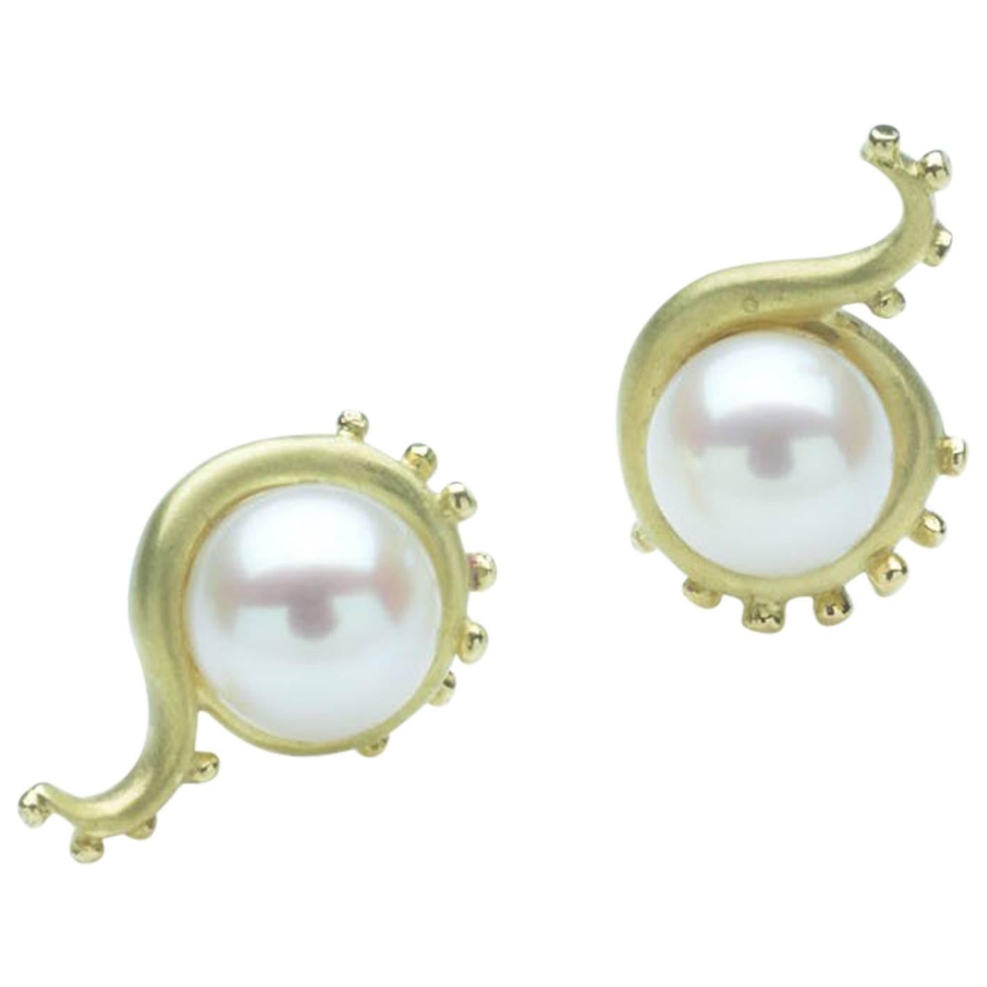 Annabel Eley 18 Karat Yellow Gold Freshwater Pearl Classic Stud Earrings For Sale