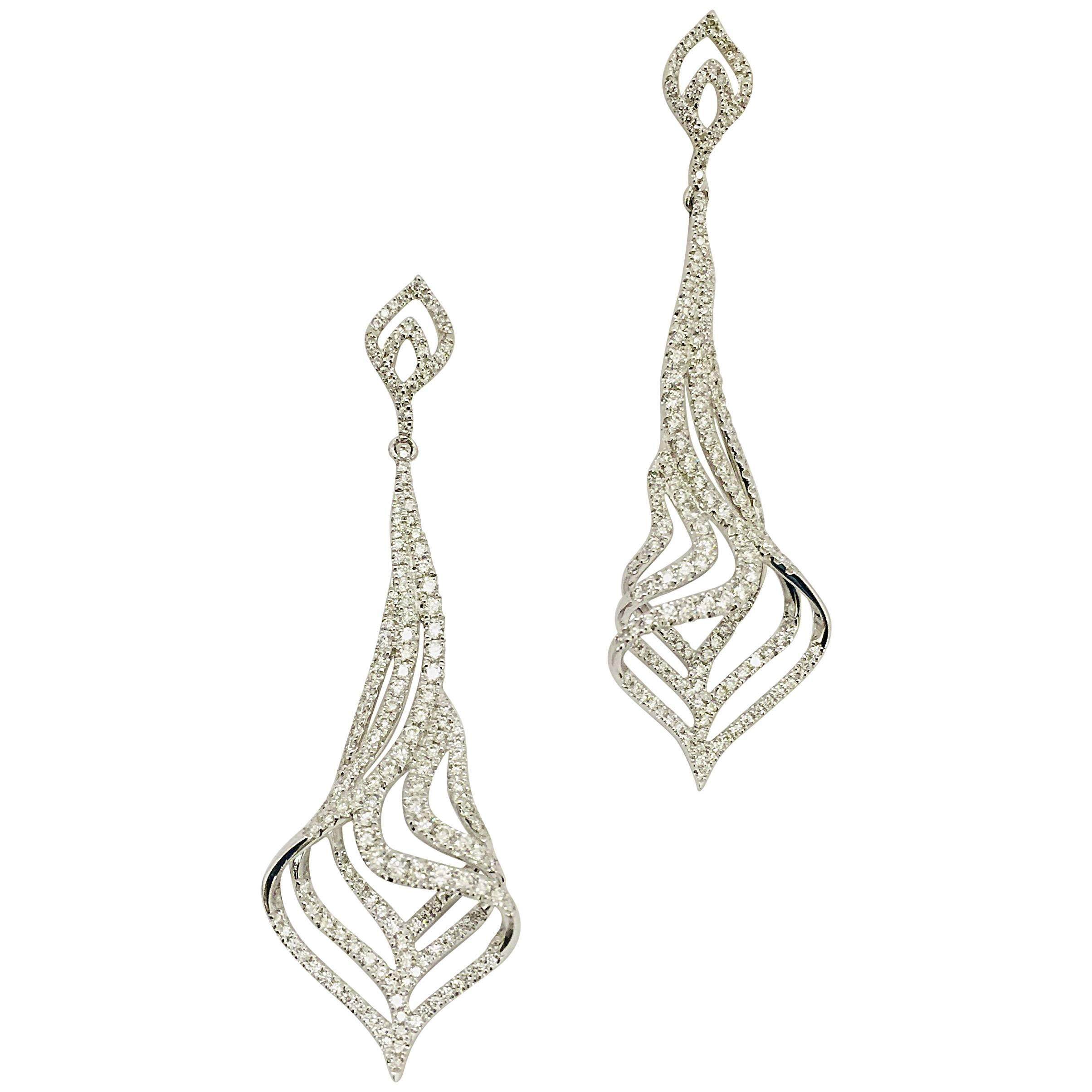 18 Karat White Gold Dazzling Diamond Drop Earrings For Sale