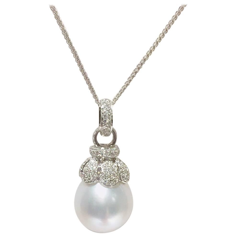 18 Karat White Gold Splendid South Sea Pearl and Diamond Necklace For Sale
