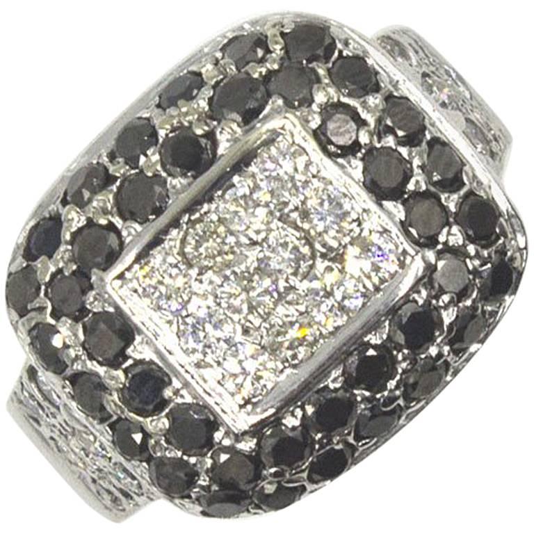 White and Black Diamond 18 Karat Gold Ring