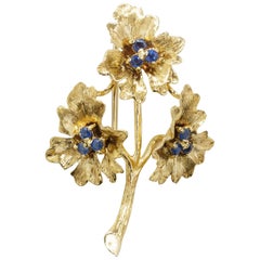 Vintage Handmade 18 Karat Yellow Gold Three-Flower Sapphire Pin
