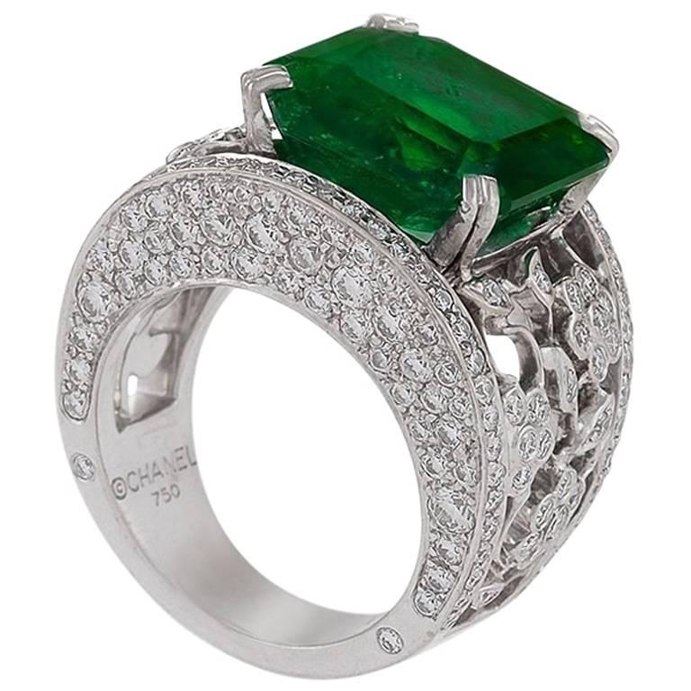 Chanel Emerald Diamond and Gold Ring