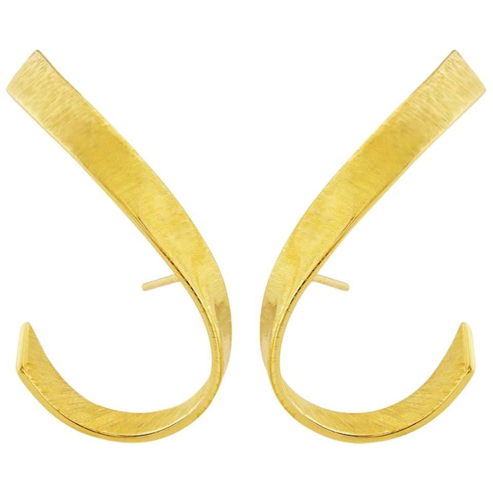 Liv Luttrell Twist Silk Engraved 18 Karat Yellow Gold Stud Earrings For Sale