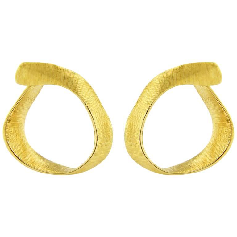  Liv Luttrell Twist Hoop Silk Engraved Yellow Gold Earrings For Sale