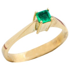 Vintage Emerald Solitaire 18 Carat Yellow Gold Solitaire Engagement Ring