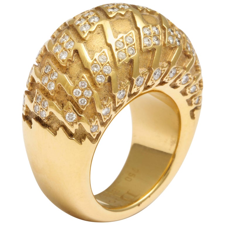 Christian Dior Diamond Gold Houndstooth Dome Ring For Sale at 1stDibs