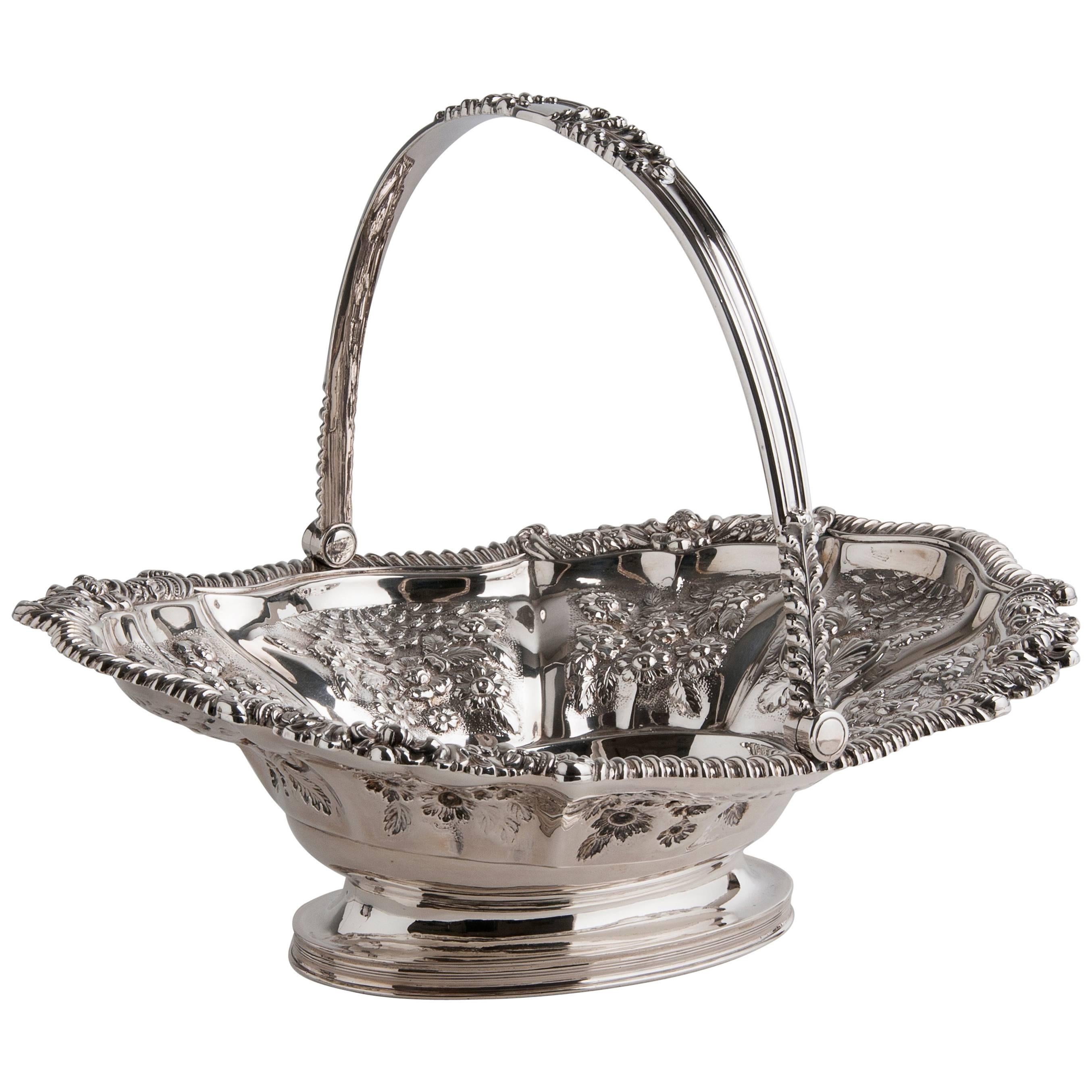 Exceptional and Rare Ribbed Oval Sterling Silver '925‰' Cake Basket For Sale