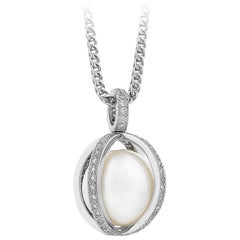 Handmade White Gold 'Le Cage' Pearl Pendant