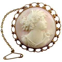 Broche camée victorienne ancienne, entourée d'or rose, c. 1890