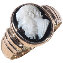 Late Neoclassical Gold Ring with a Black Agate Socrates Cameo