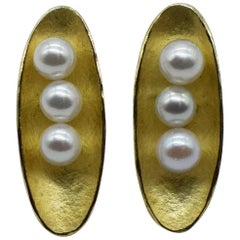 Kayo Saito Akoya Pearls 18 Karat Gold Stud Earrings, Pearls in Peapod