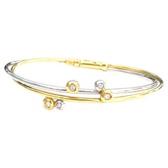 Bracelet jonc souple blanc et jaune orné de diamants