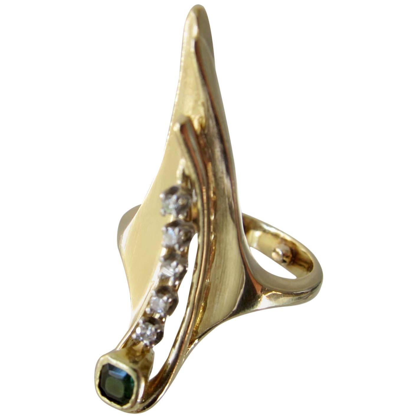 1970s Emerald Diamond 18k Gold Elongated Arrow Ring