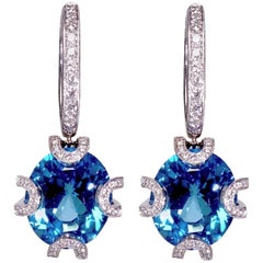 Boucles d'oreilles en or 18 carats avec diamants et pierres de couleur zircon bleu électrique, hautement travaillées