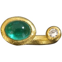 2000s Modern Between the Finger Emerald Diamond Gold Ring