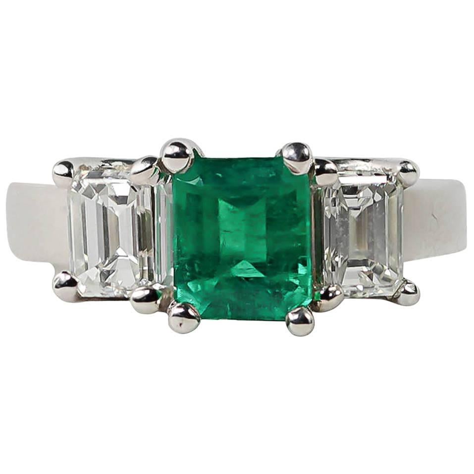 Emerald and Diamond White Gold Ring For Sale