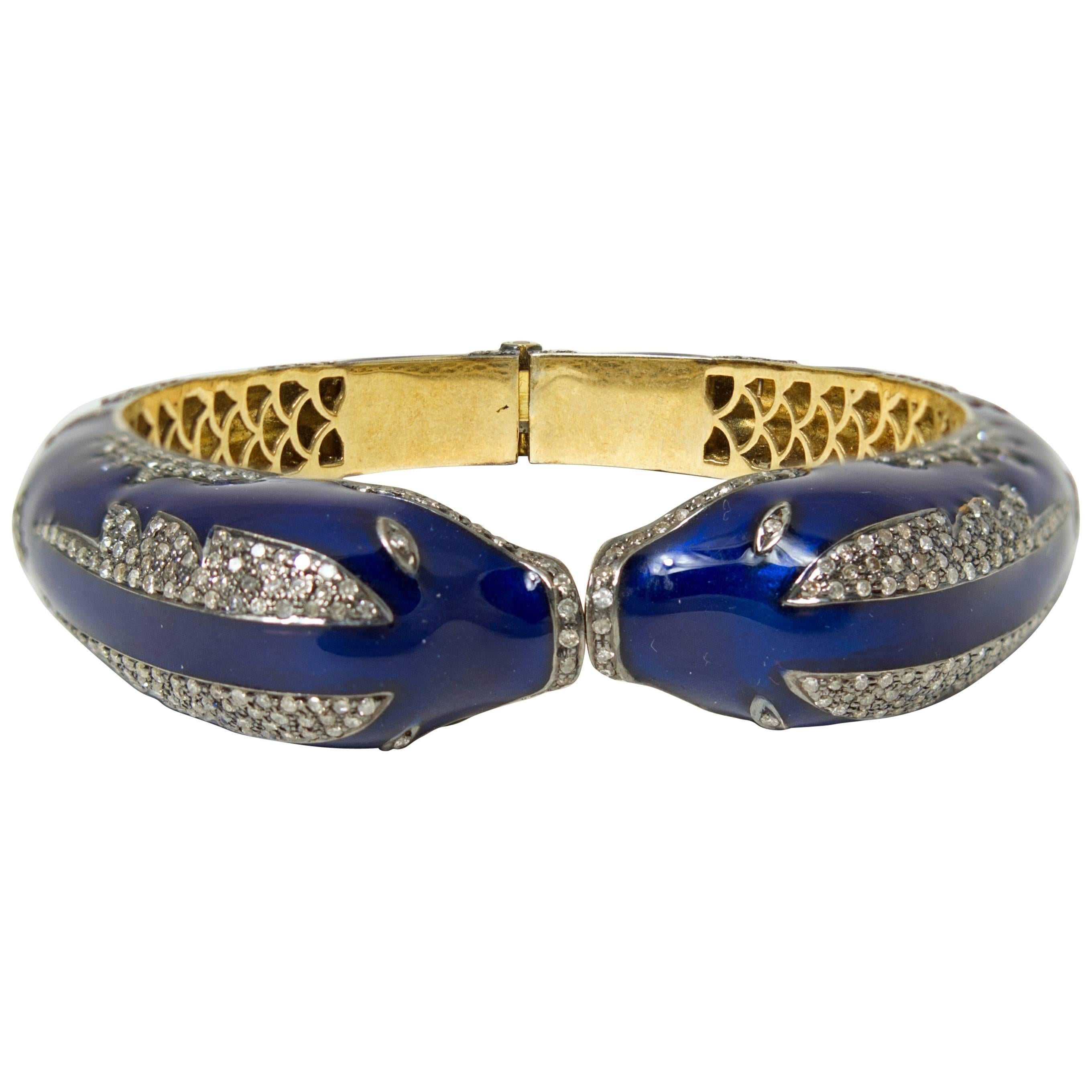 Bracelet jonc russe de dauphins en or, émail bleu et diamants