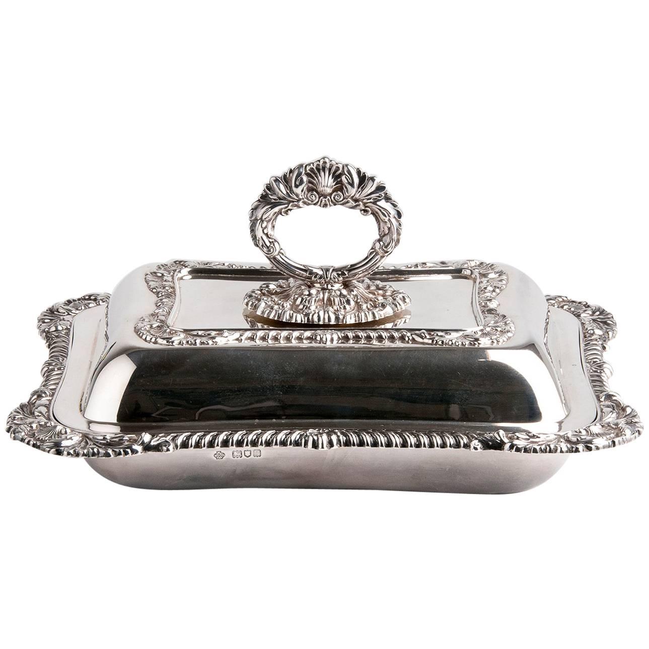 Rectangular Sterling '925‰' Entrèe Dish with Cover, William Hutton & Sons Ltd For Sale